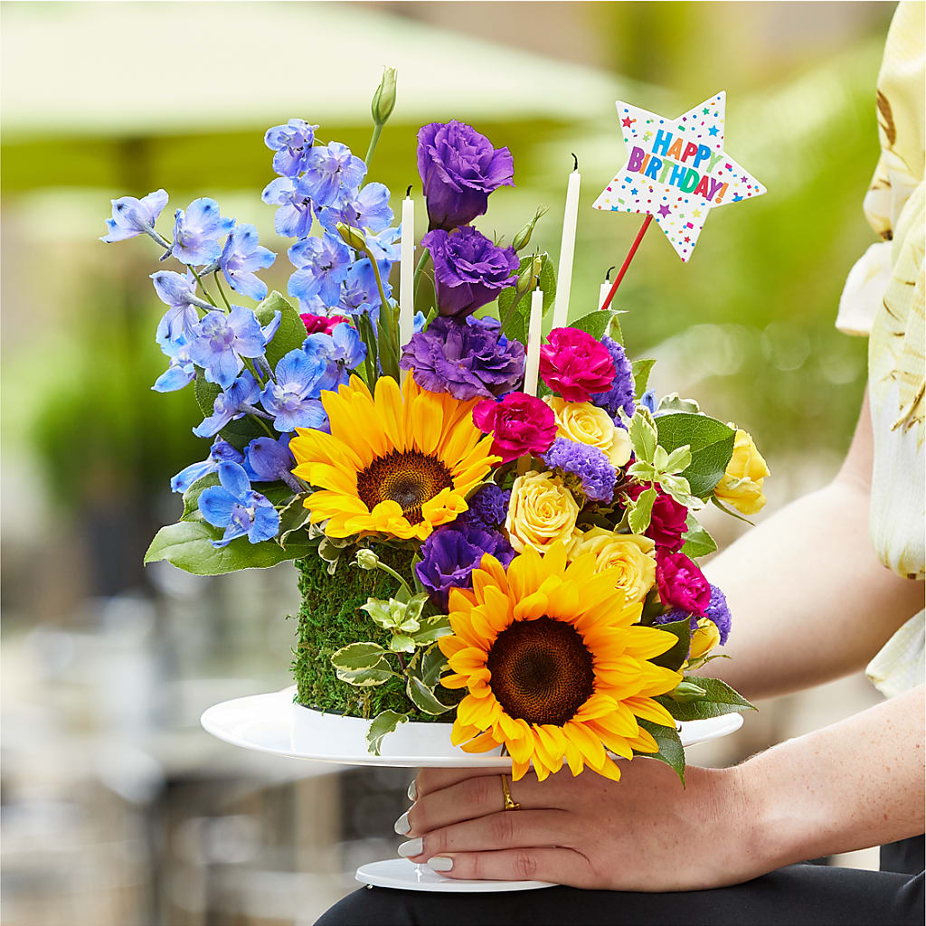 Star of the Day Floral Cake – A Flower 4 Us, El Paso TX
